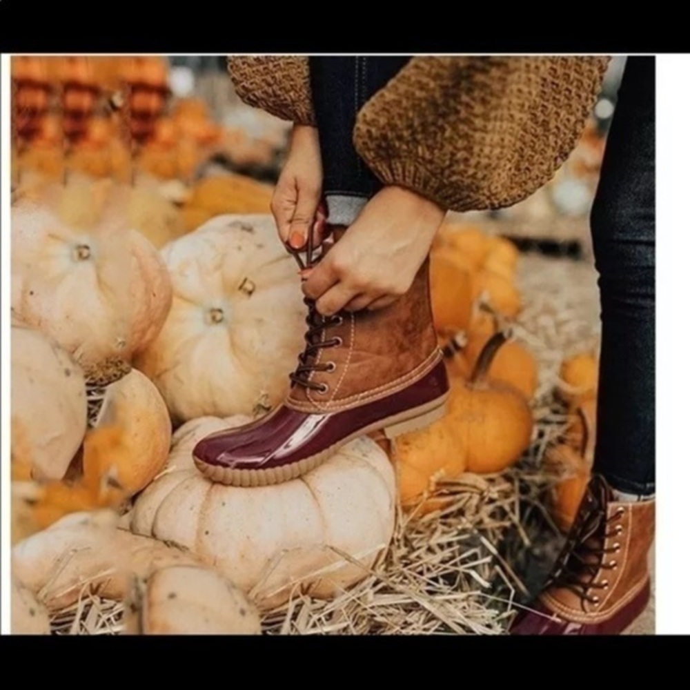Burgundy Merlot Duck Boots Waterproof Lace-Up Fall Winter Boots NWT